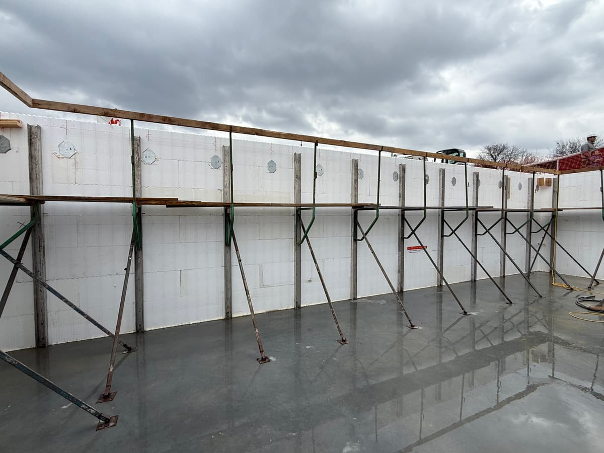Plumwall All-In-One 10-ft Braces