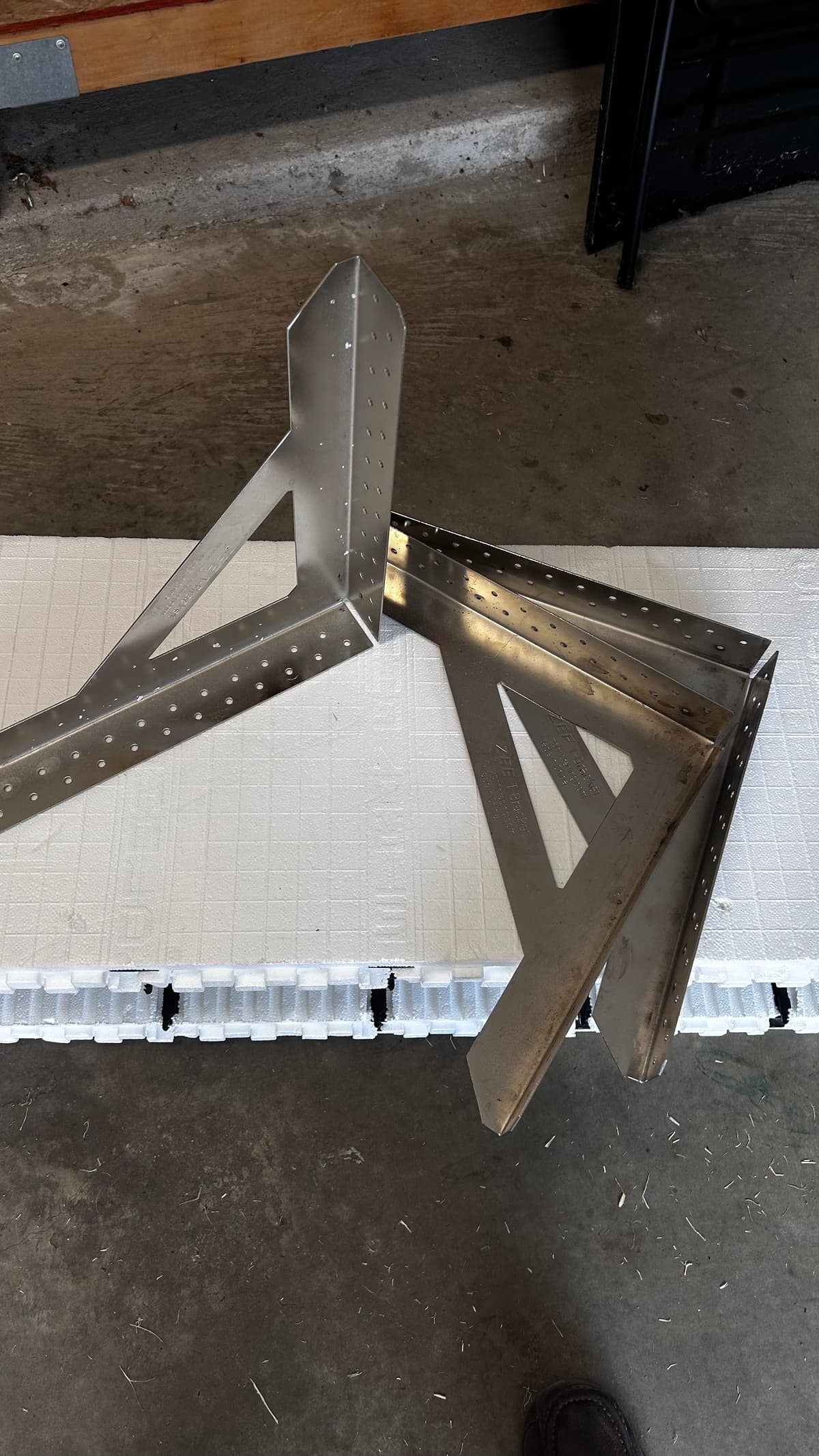 Zee (T-Wall Brackets